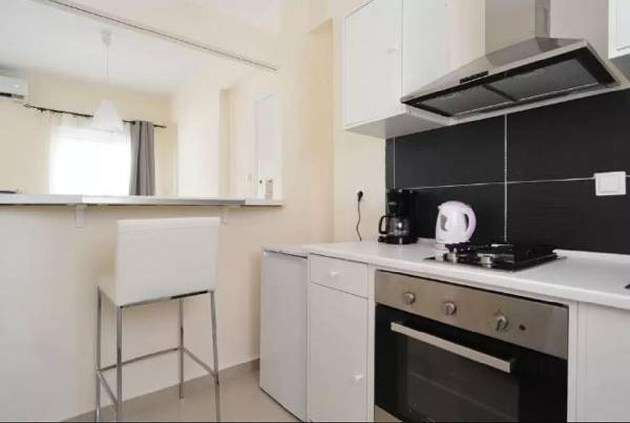 The White House Apartment Athena Bagian luar foto