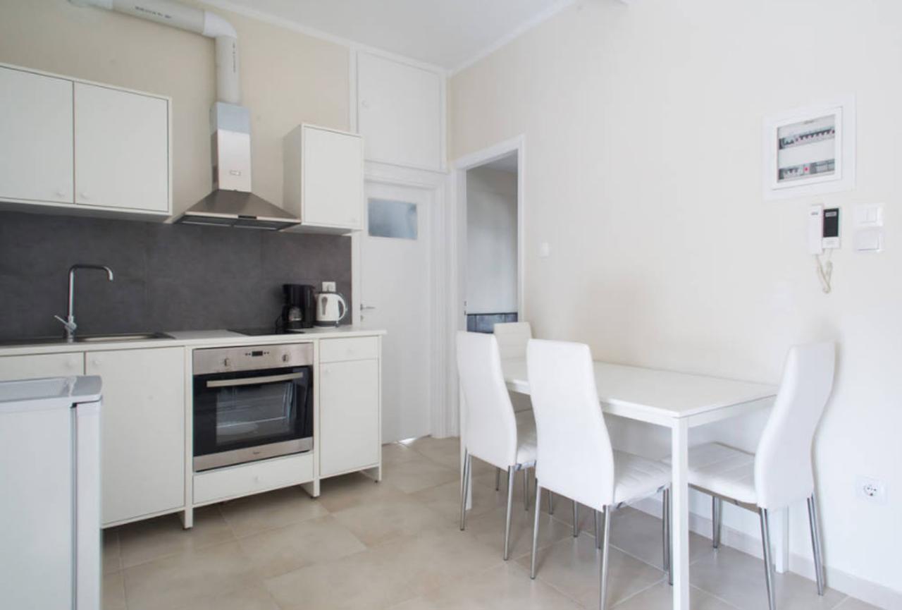 The White House Apartment Athena Bagian luar foto